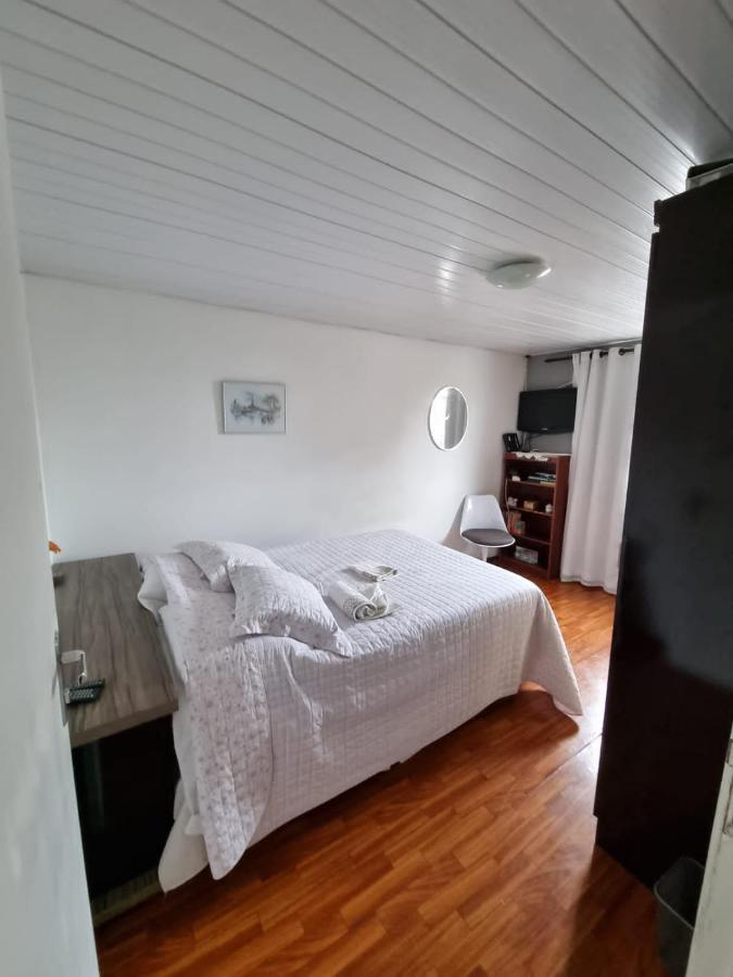 Casa Klos - Quartos Amplos Курітіба Номер фото